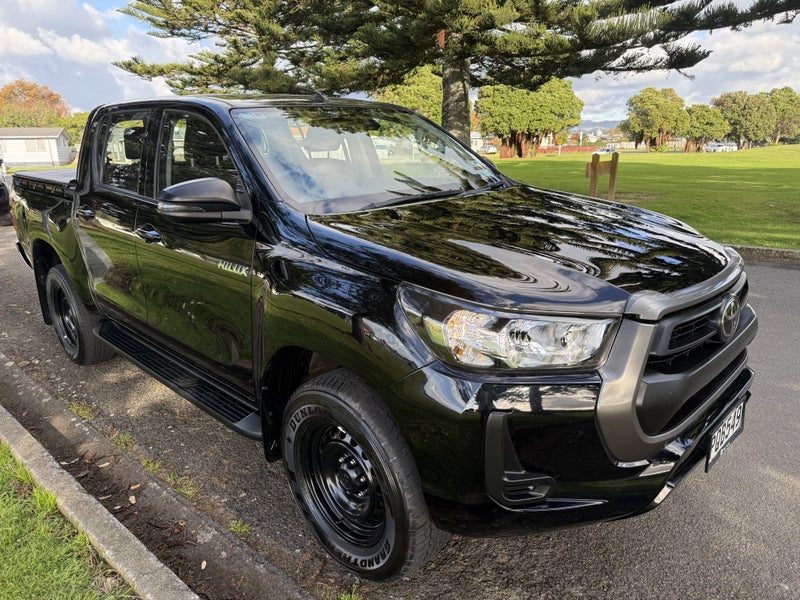 2022 Toyota Hilux SR, photo 2