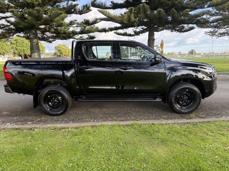 2022 Toyota Hilux SR, photo 3