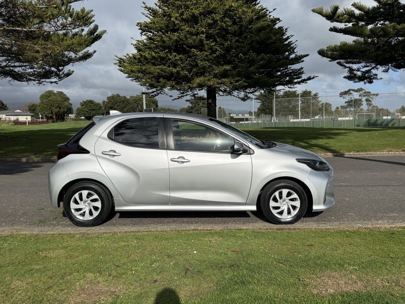 2022 Toyota Yaris X, photo 3