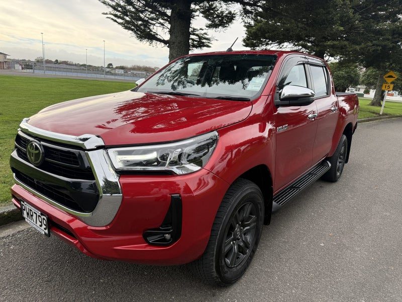 2023 Toyota Hilux SR5