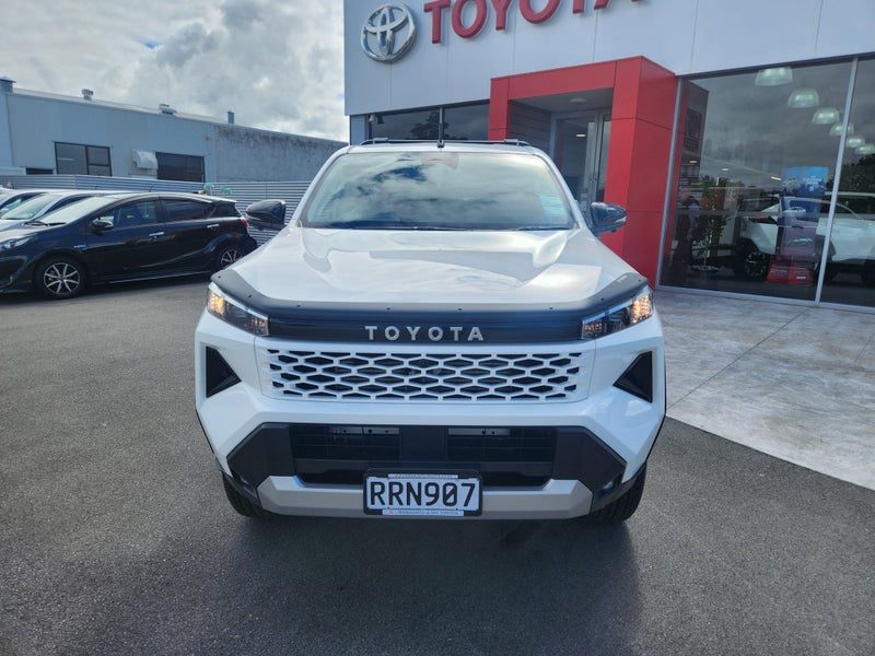 2026 Toyota Hilux SR, photo 2