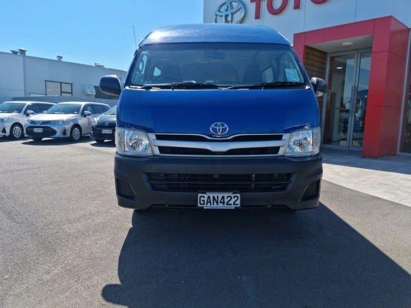2011 Toyota Hiace 12 Seater Minibus, photo 2