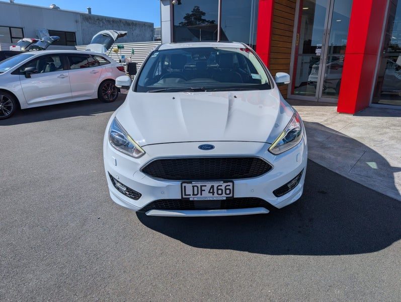 2018 Ford Focus Titanium 1.5P Automatic Hatch, photo 2