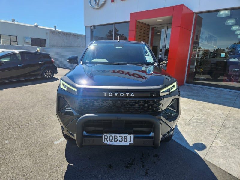 2026 Toyota Hilux SR5, photo 2