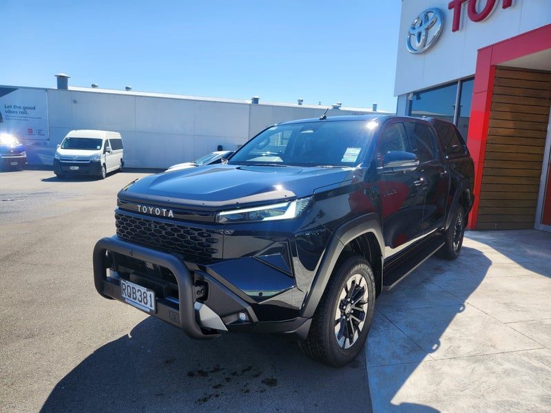 2026 Toyota Hilux SR5, photo 3