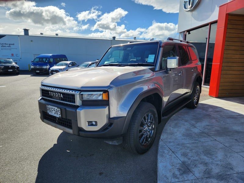 2025 Toyota Land Cruiser Prado GXL, photo 3