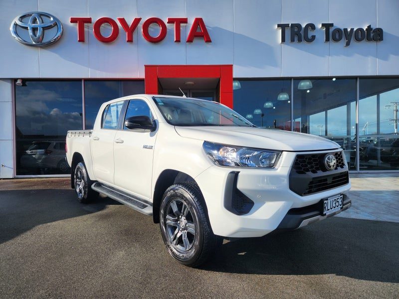 2025 Toyota Hilux SR