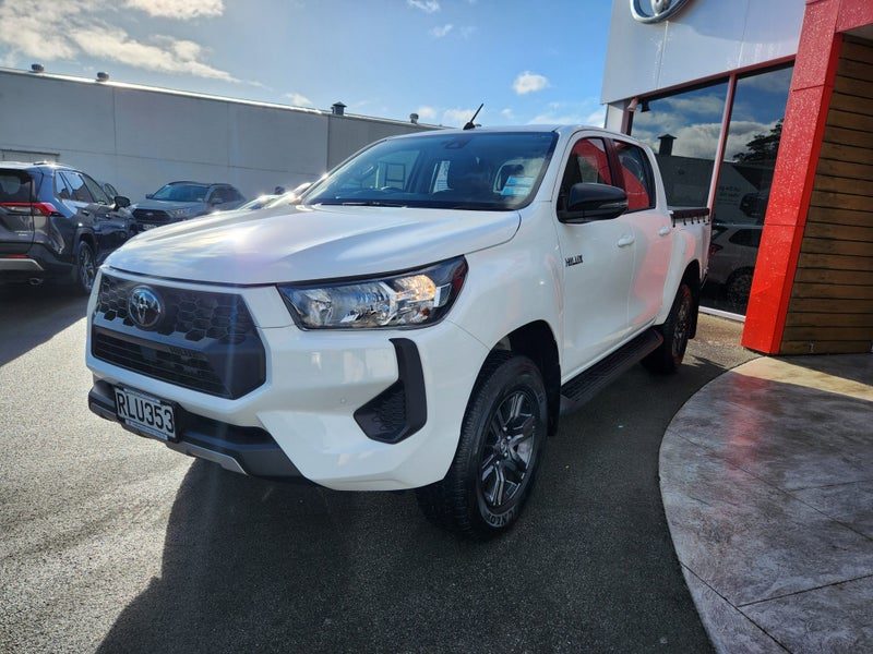 2025 Toyota Hilux SR, photo 3