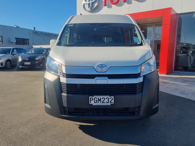 2022 Toyota Hiace ZX Minibus, photo 2