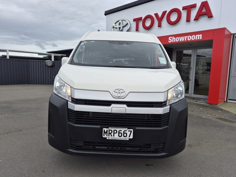 2020 Toyota Hiace ZX, photo 2