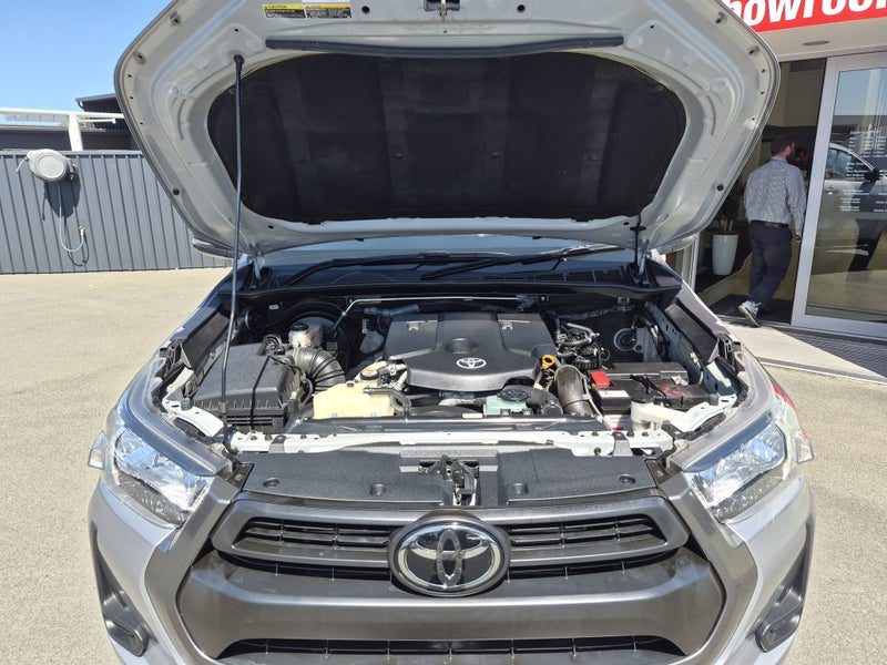 2022 Toyota Hilux SR, photo 3