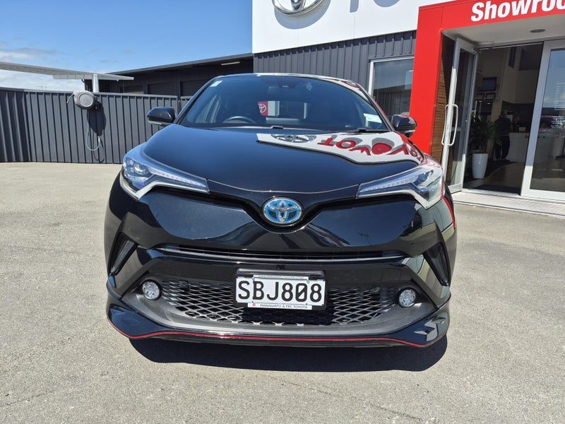2017 Toyota C-HR 1.8 Hybrid G Automatic SUV, photo 2