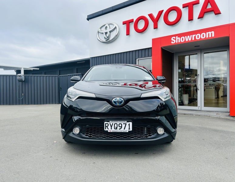 2017 Toyota C-HR Limited, photo 2