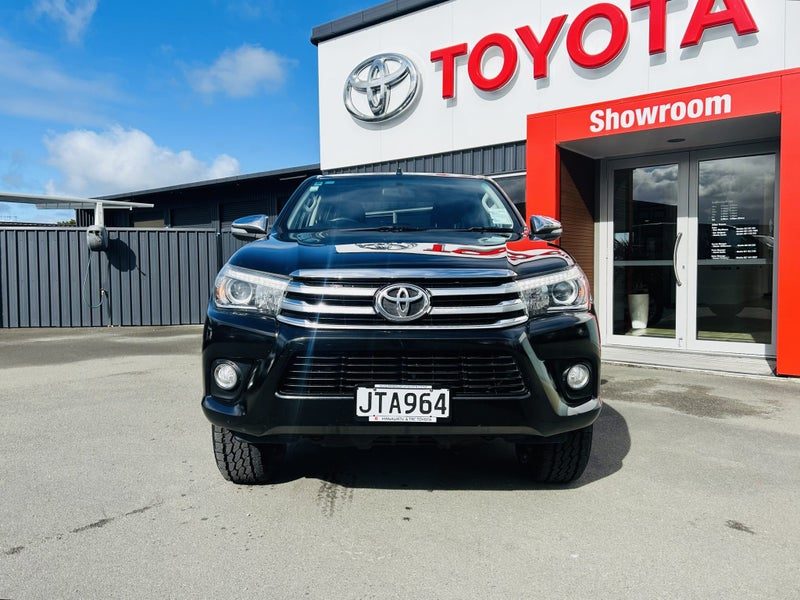 2016 Toyota Hilux SR5, photo 2
