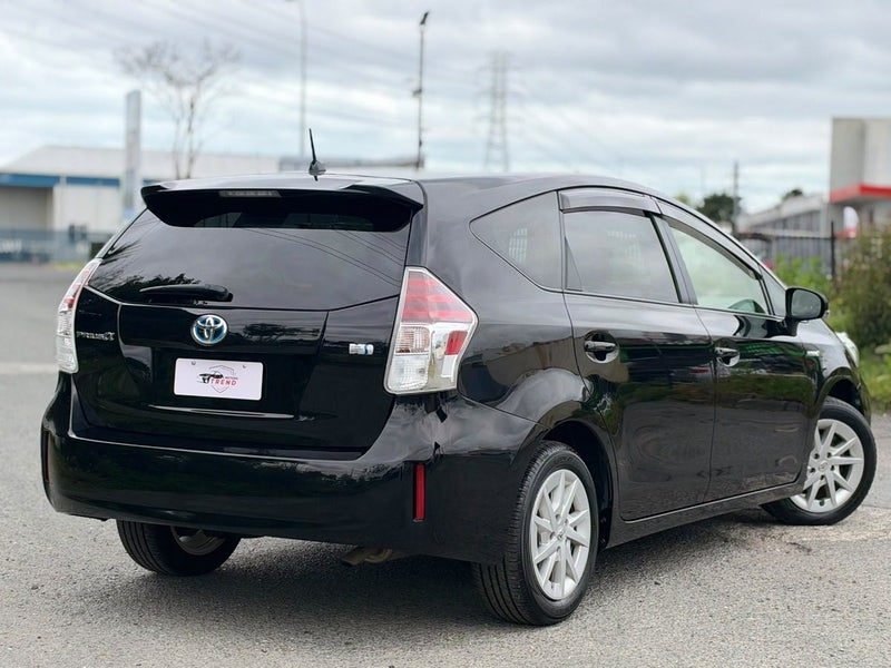 2015 Toyota Prius ALPHA S, photo 2