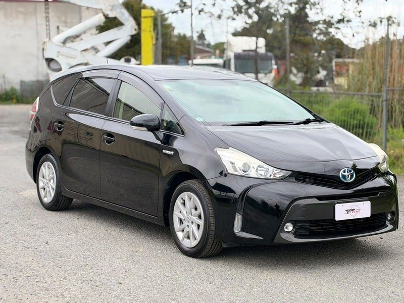 2015 Toyota Prius ALPHA S, photo 3