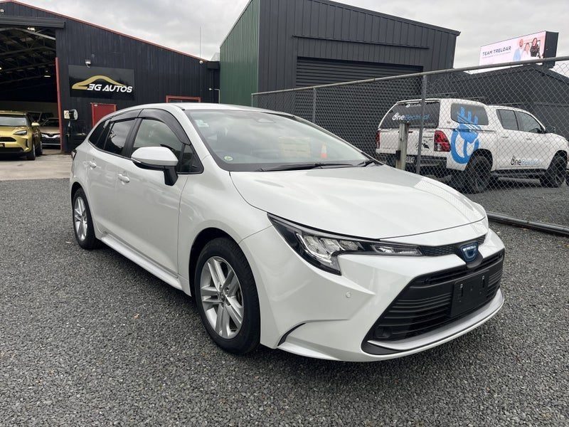2023 Toyota Corolla Touring Hybrid/ Only 12Ks
