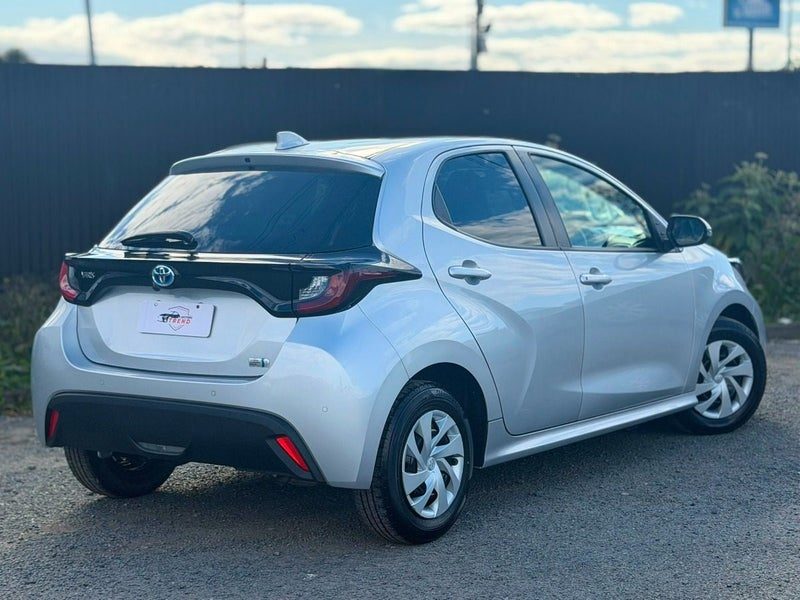 2021 Toyota Yaris X, photo 2