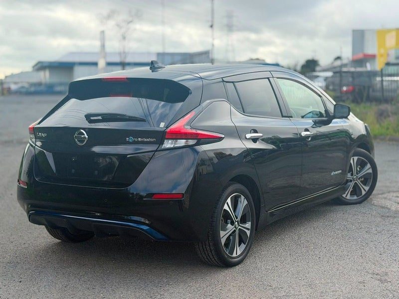 2020 Nissan Leaf X, photo 2