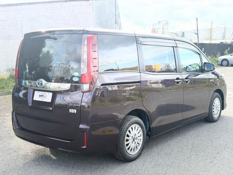 2015 Toyota Noah Hybrid G, photo 3