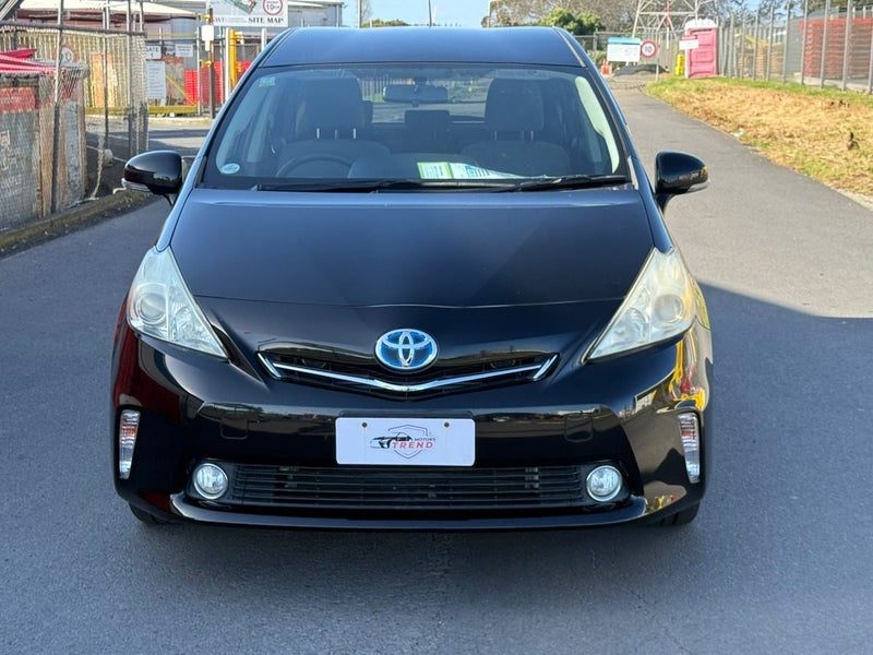 2012 Toyota Prius Alpha, photo 2
