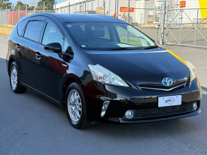 2012 Toyota Prius Alpha, photo 3