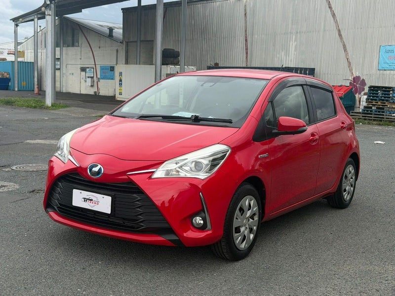 2017 Toyota Vitz Hybrid, photo 3