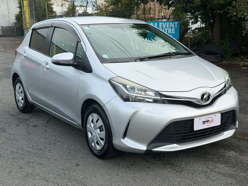 2015 Toyota Vitz F, photo 3
