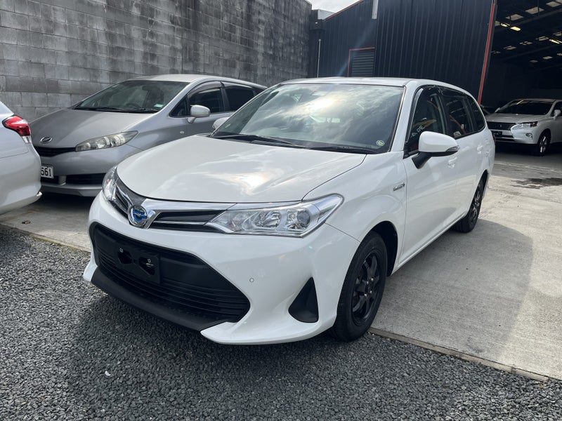 2018 Toyota Corolla Fielder Hybrid/ Alloys, photo 3