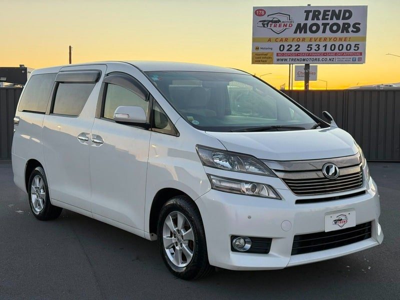 2014 Toyota Vellfire 8 Seater, photo 3