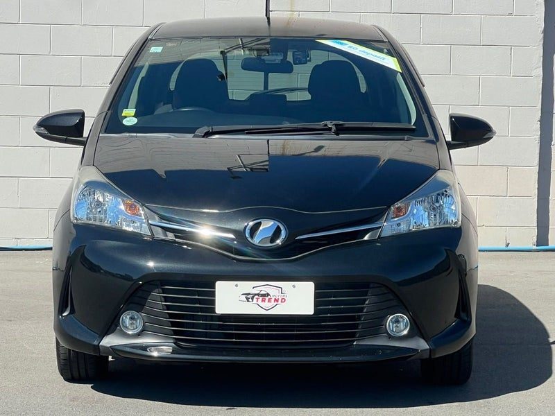 2017 Toyota Vitz, photo 2