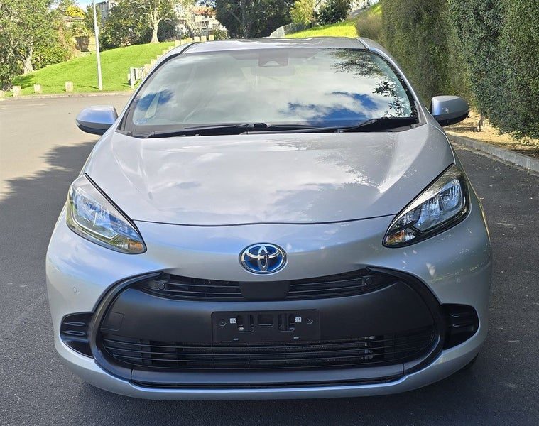 2022 Toyota Aqua Hybrid, photo 2