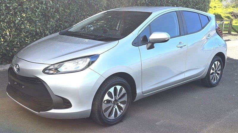 2022 Toyota Aqua Hybrid, photo 3