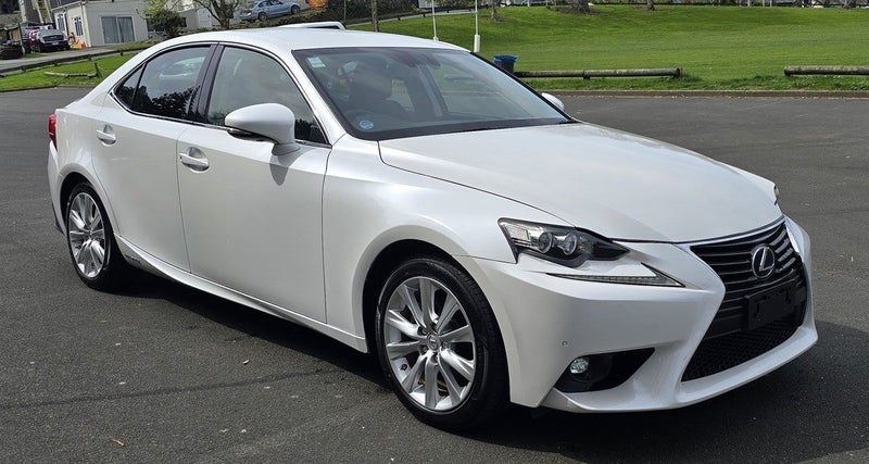 2014 Lexus IS 300h Hybrid
