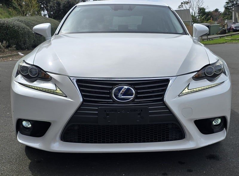 2014 Lexus IS 300h Hybrid, photo 2
