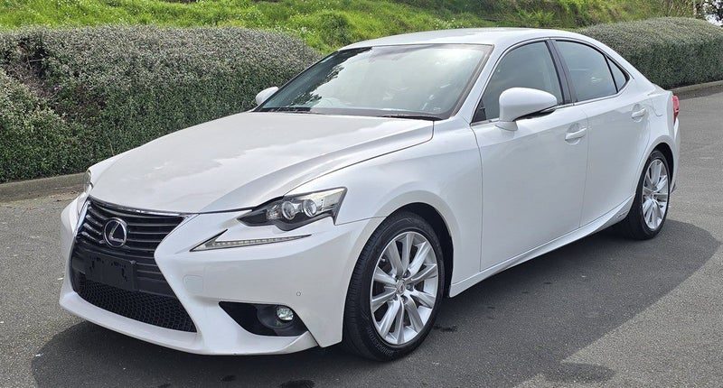 2014 Lexus IS 300h Hybrid, photo 3