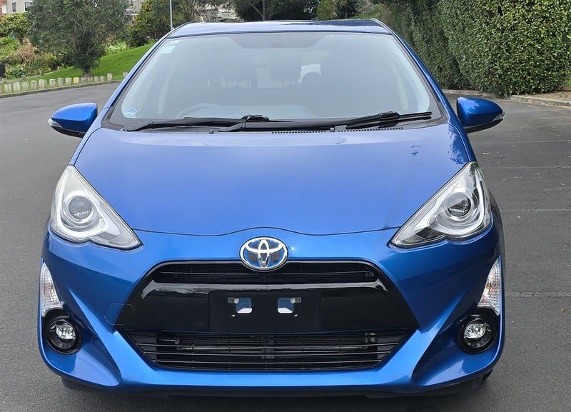 2015 Toyota Aqua B, photo 2