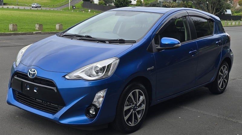 2015 Toyota Aqua B, photo 3