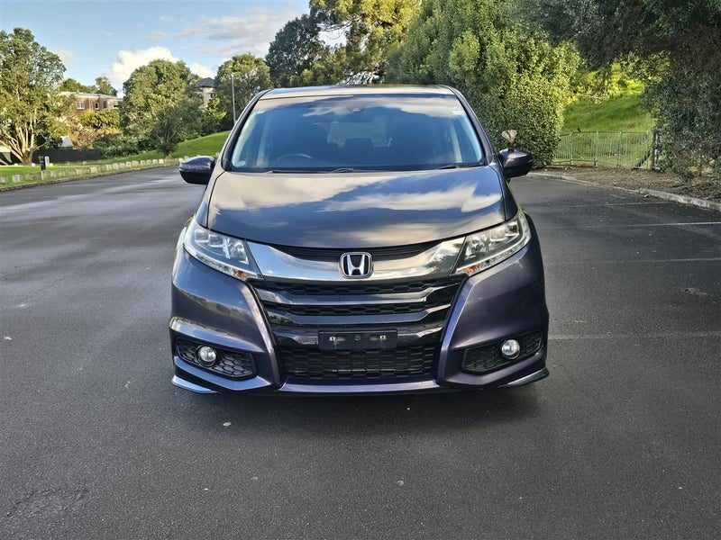 2015 Honda Odyssey Absolute, photo 2