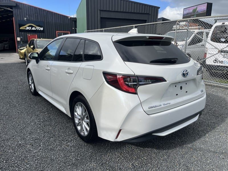 2021 Toyota Corolla Touring S Hybrid/ Alloys, photo 3