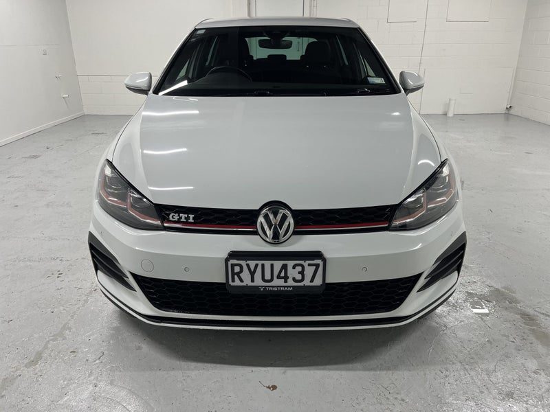 2017 Volkswagen Golf GTI, photo 2