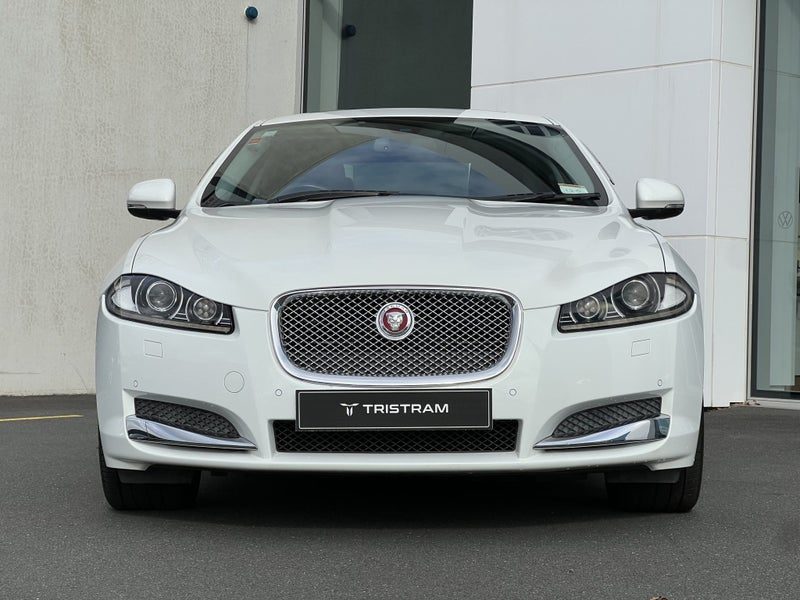 2015 Jaguar XF, photo 2
