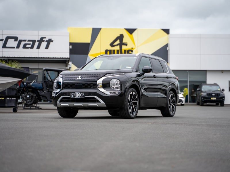 2022 Mitsubishi Outlander VRX 7 Seater, main photo