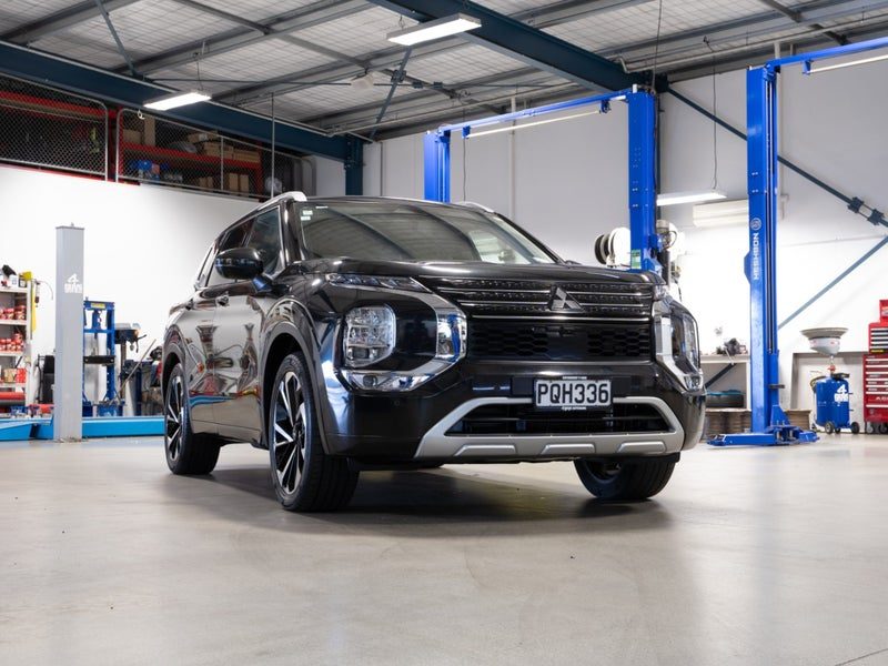 2022 Mitsubishi Outlander VRX 7 Seater, photo 3