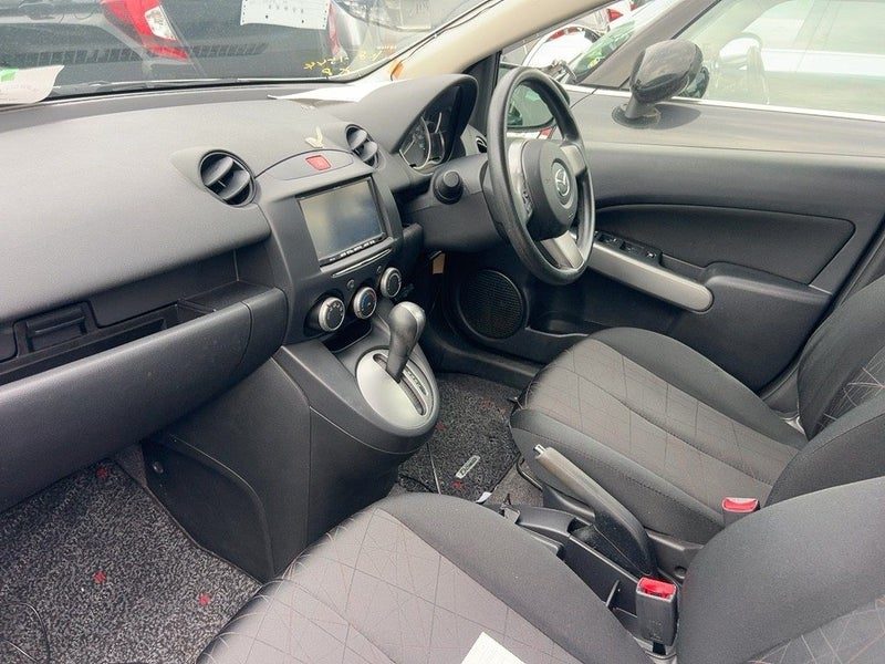2013 Mazda Demio 13- SKYACTIVE, photo 3
