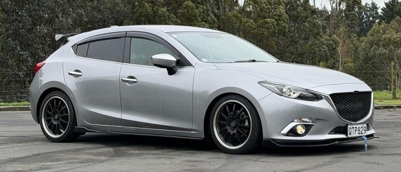 2014 Mazda Axela 15C, photo 2