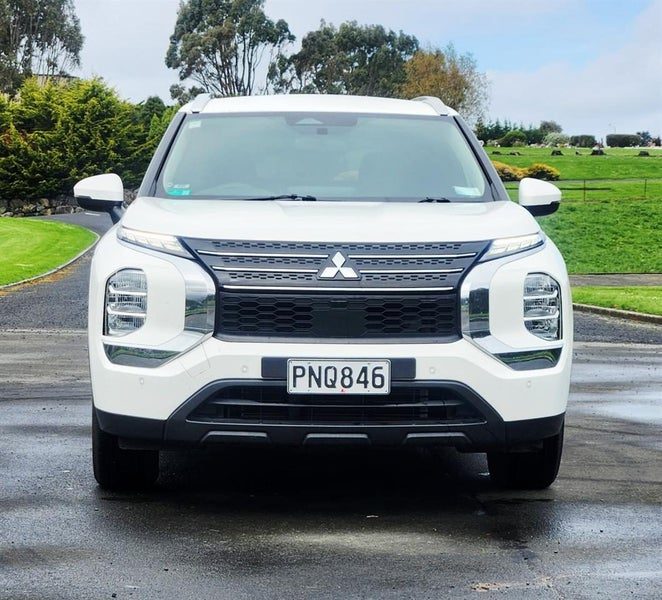 2022 Mitsubishi Outlander, photo 2