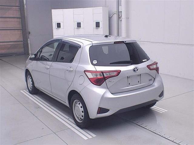 2017 Toyota Vitz HYBRID F SAFETY SENS, photo 2