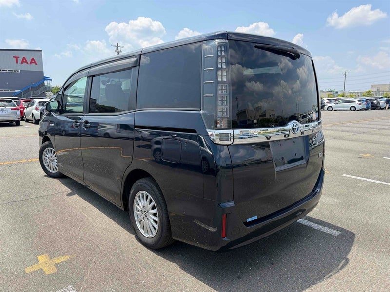 2014 Toyota Voxy HYBRID X, photo 2