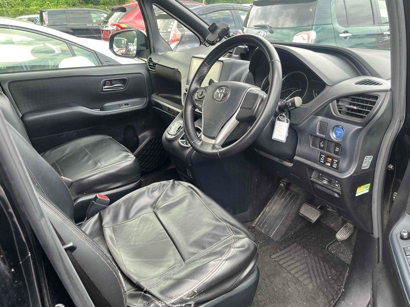 2014 Toyota Noah, photo 3